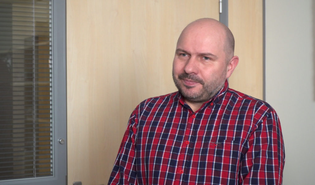 Prof. Jacek Jemielity: Szczepionki mRNA przeciw koronawirusowi są bezpieczne i skuteczne. Technologia znacznie przyspieszy opracowanie szczepionek na raka i HIV